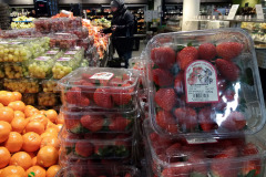 Spanish strawberries for sale - Espanjan mansikkaa kaupassa