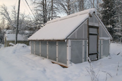 Greenhouse in snow - Kasvihuone lumessa