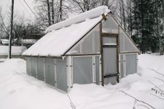 Snow on greenhouse - Kasvihuone lumessa