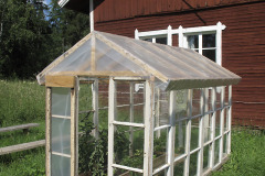 Greenhouse of old windows - Kasvihuone vanhoista ikkunoista