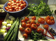 Cooking tomato salsa - Tomaattisalsan teko