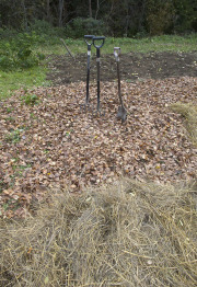 Leaves and straw mulch - Lehti- ja olkikate