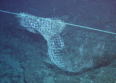 Haamuverkko meren pohjassa. Ghost net in Indian Ocean. Photo: Kuva: ROV Kiel 6000 -IFM GEOMAR