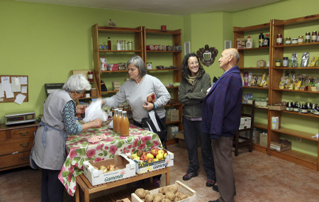 The owner couple of the farm La Campana in their shop with regular clients. 
